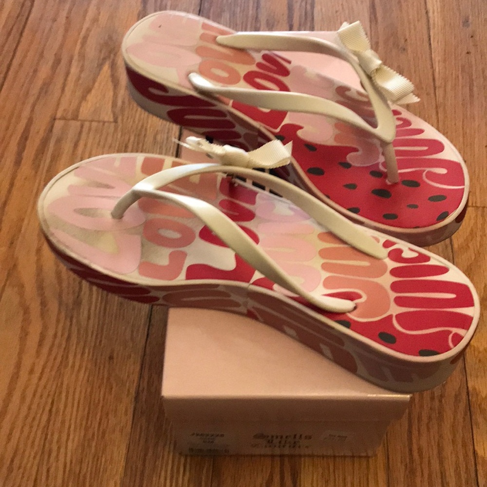Juicy flip flops